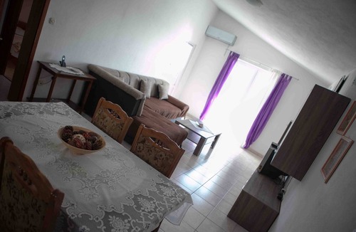 Jesenice Apartment | Two bedroom apartment with terrace and sea view Suhi Potok, Omiš (A-11574-b)