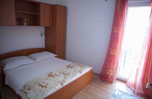 Jesenice Apartment | Two bedroom apartment with terrace and sea view Suhi Potok, Omiš (A-11574-b)