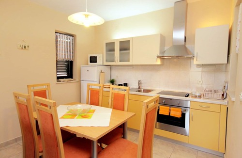 Klenovica Apartment | Two bedroom apartment with terrace and sea view Klenovica, Novi Vinodolski (A-5504-a)