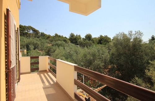 Kukljica Apartment | Two bedroom apartment near beach Cove Kunčabok, Ugljan (A-8255-b)