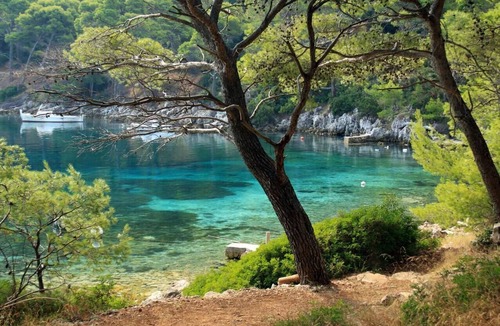 Ubli Apartment | Two bedroom apartment near beach Ubli, Lastovo (A-23365-a)