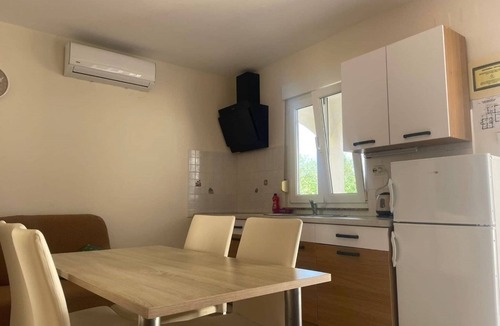 Lukoran Apartment | Two bedroom apartment with terrace Lukoran, Ugljan (A-20387-b)