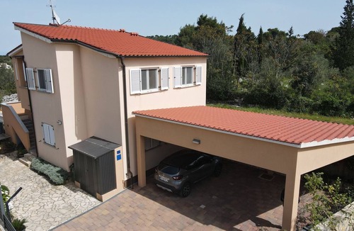 Lukoran Apartment | Two bedroom apartment with terrace and sea view Lukoran, Ugljan (A-24366-a)