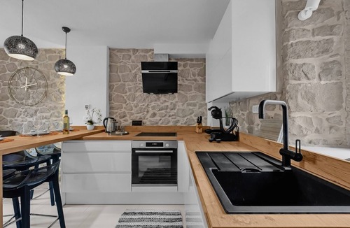 Makarska Old Town Apartment | Two bedroom apartment with balcony Makarska (A-21443-a)