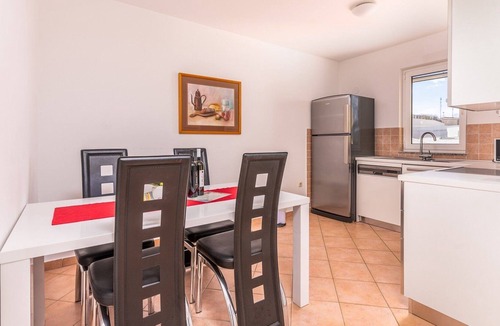 Zidarici Apartment | Two bedroom apartment with balcony Vantačići, Krk (A-19267-a)
