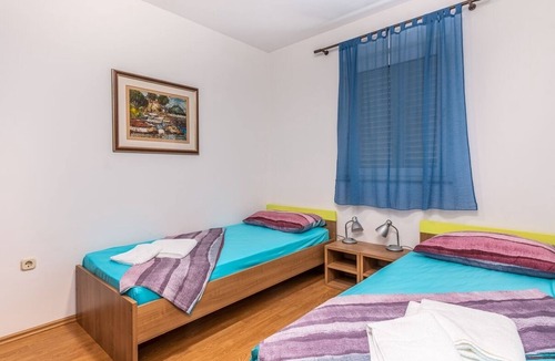 Zidarici Apartment | Two bedroom apartment with balcony Vantačići, Krk (A-19267-a)