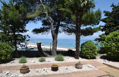 Vantacici Apartment | Two bedroom apartment near beach Vantačići, Krk (A-19406-c)