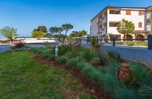 Porat Apartment | Two bedroom apartment with terrace and sea view Porat, Krk (A-19349-b)