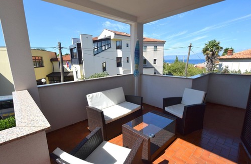 Bogovici Apartment | Two bedroom apartment with terrace Malinska, Krk (A-20381-b)