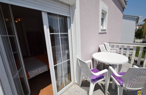 Malinska Apartment | Two bedroom apartment with terrace Malinska, Krk (A-23054-e)