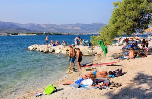 Arbanija Apartment | Two bedroom apartment near beach Mastrinka, Čiovo (A-11711-b)