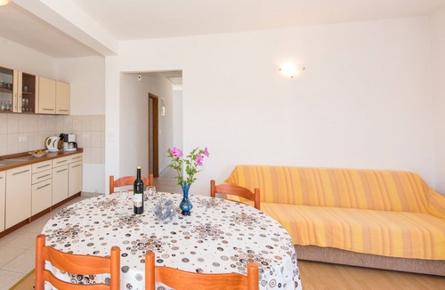 Petrcane Apartment | Two bedroom apartment with balcony and sea view Petrčane, Zadar (A-17342-a)