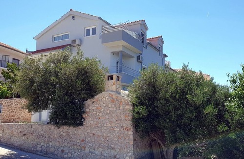 Primosten Burnji Apartment | Two bedroom apartment with balcony and sea view Bilo (Primošten) (A-12870-b)