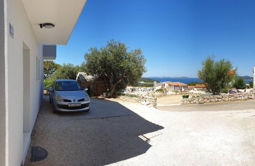 Primosten Burnji Apartment | Two bedroom apartment with balcony and sea view Bilo (Primošten) (A-12870-b)