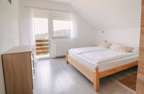 Seliste Dreznicko Apartment | Two bedroom apartment with terrace Seliste Dreznicko, Plitvice (A-23993-a)