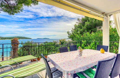 Rogoznica Apartment | Two bedroom apartment near beach Rogoznica (A-2010-a)