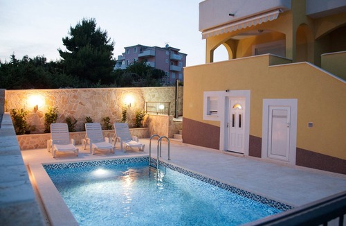Rogoznica Apartment | Two bedroom apartment with a swimming pool by the beach Zečevo Rtić, Rogoznica (A-11869-c)