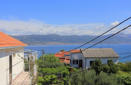Businci Apartment | Two bedroom apartment with terrace and sea view Arbanija, Čiovo (A-18797-a)