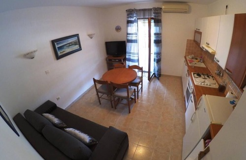 Brna Apartment | Two bedroom apartment with terrace and sea view Brna, Korčula (A-15730-a)