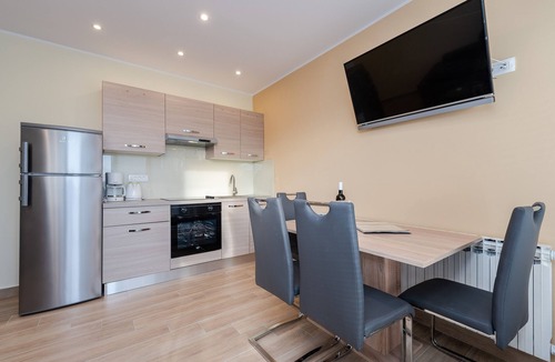 Sukosan Apartment | Two bedroom apartment with a swimming pool Sukošan, Zadar (A-5906-d)