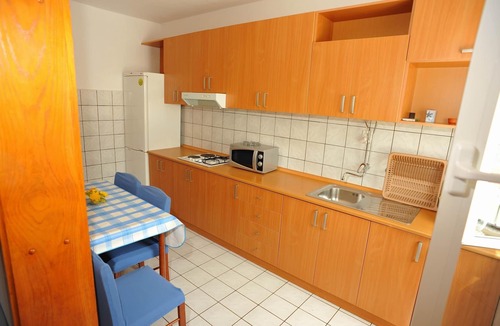 Sutivan Apartment | Two bedroom apartment with a swimming pool Sutivan, Brač (A-16846-b)