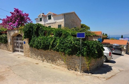 Sutivan Apartment | Two bedroom apartment with a swimming pool Sutivan, Brač (A-16846-b)