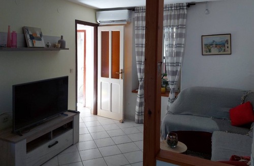 Veli Iz Apartment | Two bedroom apartment with terrace Veli Iž, Iž (A-18697-a)