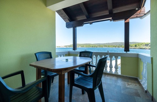 Veli Rat Apartment | Two bedroom apartment near beach Veli Rat, Dugi otok (A-438-d)