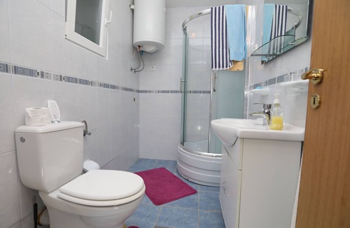 Vinisce Apartment | Two bedroom apartment with terrace and sea view Vinišće, Trogir (A-16439-b)