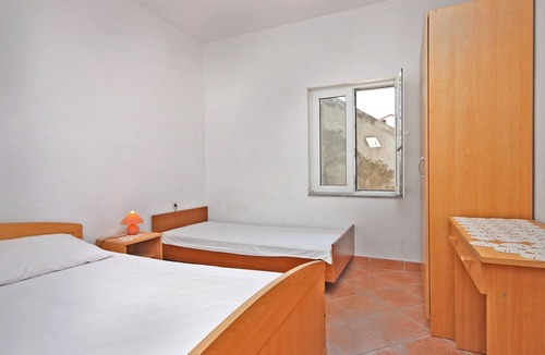 Metajna Apartment | Two bedroom apartment near beach Metajna, Pag (A-6351-c)