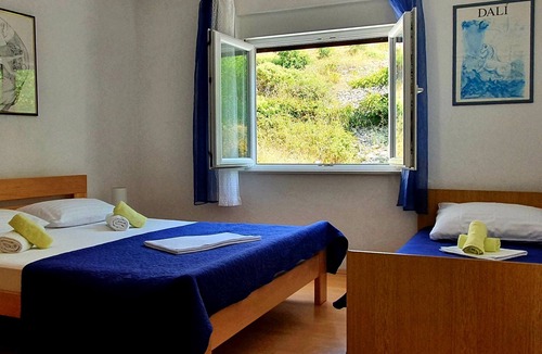 Metajna Apartment | Two bedroom apartment with terrace and sea view Metajna, Pag (A-6423-b)