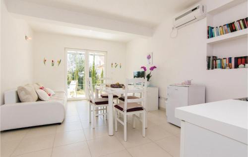 Pakostane Apartment | Two-Bedroom Apartment In Pakostane