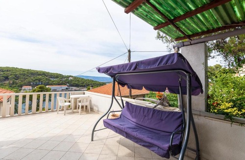 Island Hvar Apartment | Two-Bedroom Apartment in Jelsa