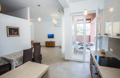 Tar Apartment | Two-Bedroom Apartment in Villa Valtrazza Noa IV with Balcony and Pool View