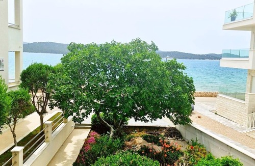 Zaboric Apartment | Two bedroom apartment near beach Žaborić, Šibenik (A-6097-a)