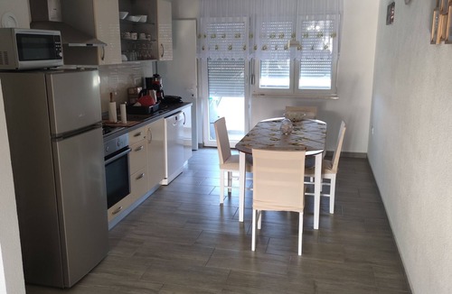 Valbandon Apartment | Two bedroom apartment near beach Fažana (A-21360-a)