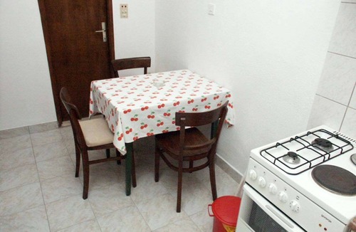 Sucuraj Apartment | Two bedroom apartment near beach Sućuraj, Hvar (A-136-a)