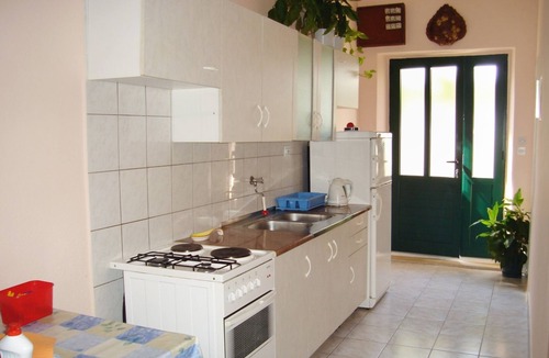 Sucuraj Apartment | Two bedroom apartment near beach Sućuraj, Hvar (A-136-a)