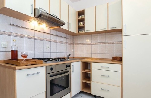 Sutivan Apartment | Two bedroom apartment near beach Sutivan, Brač (A-15617-a)