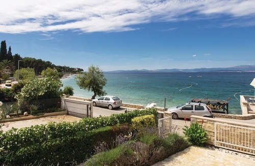 Sutivan Apartment | Two bedroom apartment near beach Sutivan, Brač (A-15617-a)