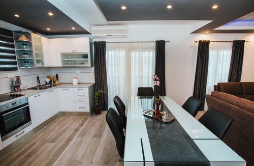 Arbanija Apartment | Two bedroom apartment near beach Arbanija, Čiovo (A-1122-b)