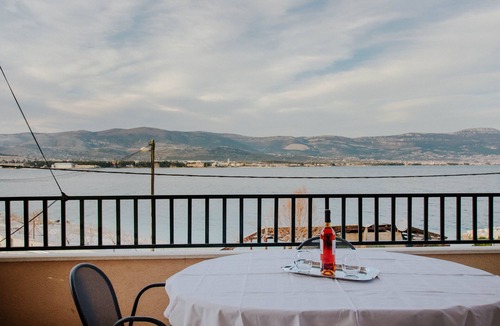 Arbanija Apartment | Two bedroom apartment near beach Arbanija, Čiovo (A-1122-b)