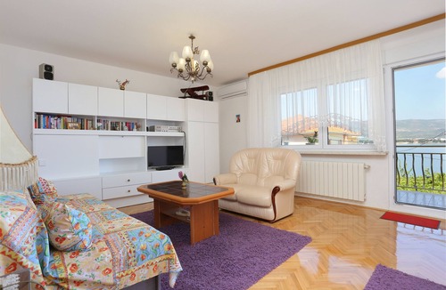 Arbanija Apartment | Two bedroom apartment near beach Arbanija, Čiovo (A-18661-a)