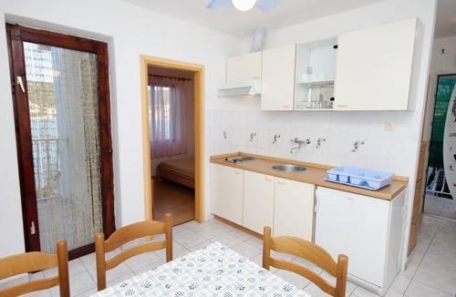 Vinisce Apartment | Two bedroom apartment near beach Vinišće, Trogir (A-5982-a)