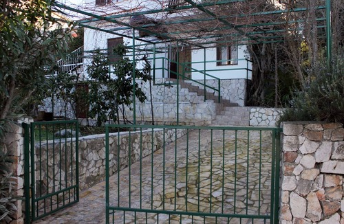 Vinisce Apartment | Two bedroom apartment near beach Vinišće, Trogir (A-5982-a)