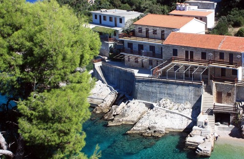 Gdinj Apartment | Two bedroom apartment near beach Cove Pobij, Hvar (A-9704-a)