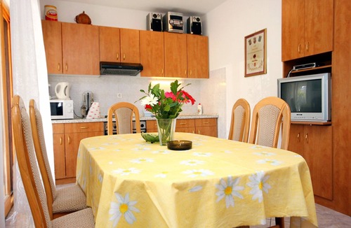 Sevid Apartment | Two bedroom apartment near beach Sevid, Trogir (A-9468-a)