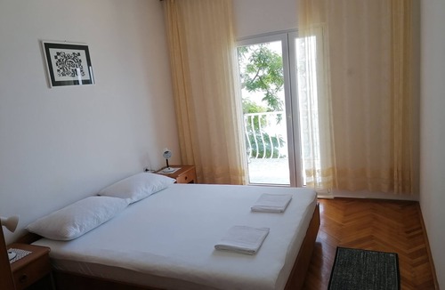 Brist Apartment | Two bedroom apartment near beach Brist, Makarska (A-505-a)