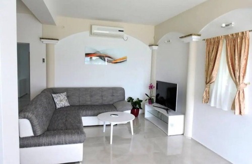 Preko Apartment | Two bedroom apartment near beach Preko, Ugljan (A-21319-a)