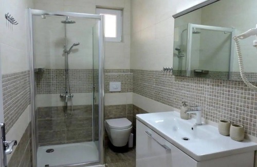 Preko Apartment | Two bedroom apartment near beach Preko, Ugljan (A-21319-a)